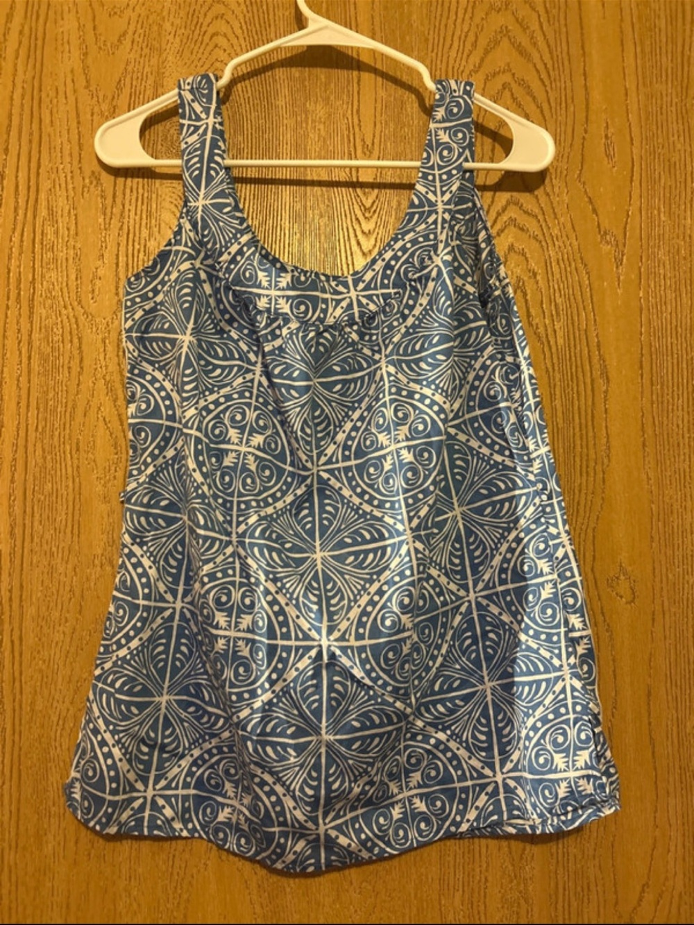 Banana Republic Blue and White Tile-Print Scoop Tank